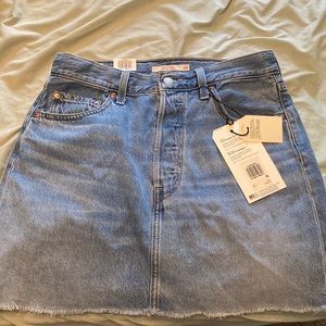 Levi’s rib cage skirt brand new with tags